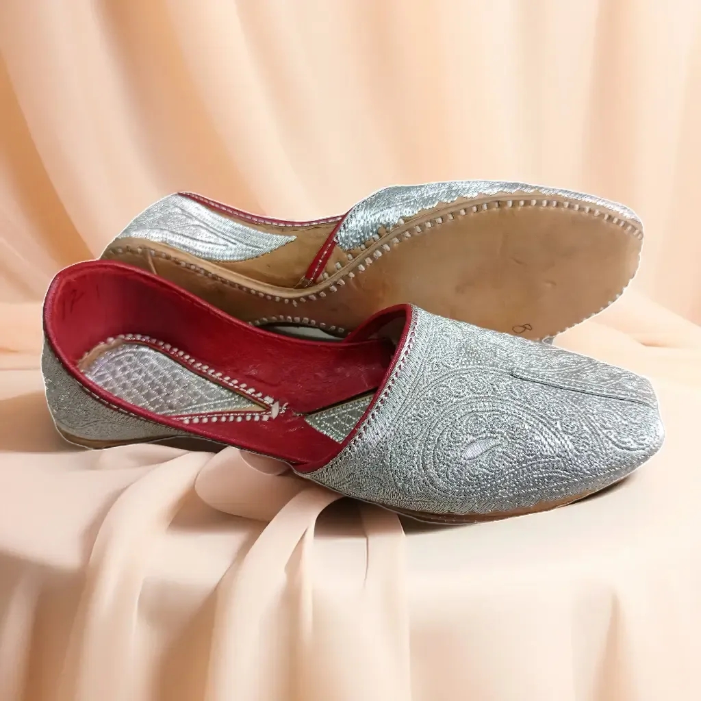  Silver Velvet Bow Khussa
